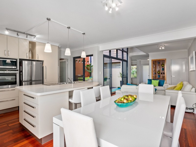 4 Flagstaff Lane, East Perth WA 6004