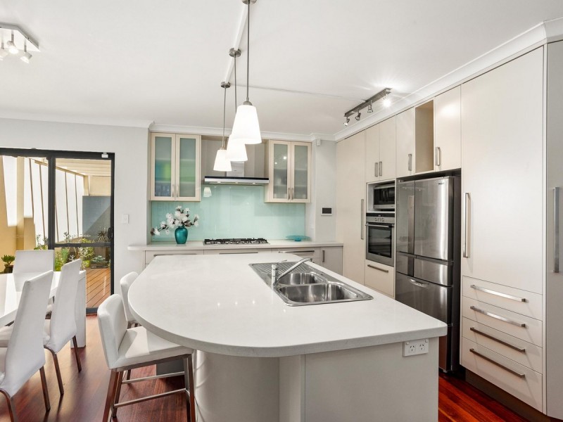 4 Flagstaff Lane, East Perth WA 6004