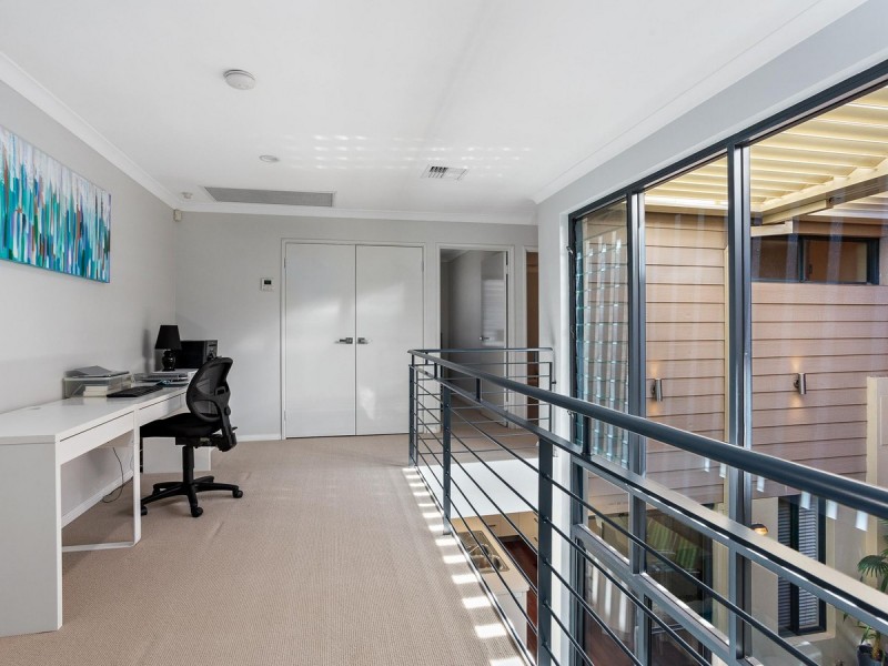 4 Flagstaff Lane, East Perth WA 6004