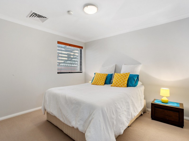 4 Flagstaff Lane, East Perth WA 6004