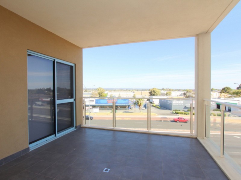 8/1 Tanunda Drive, Rivervale WA 6103