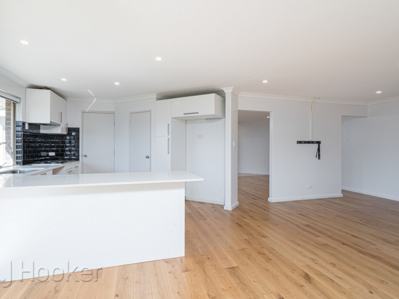 11 Grimbsy Close, Kenwick WA 6107