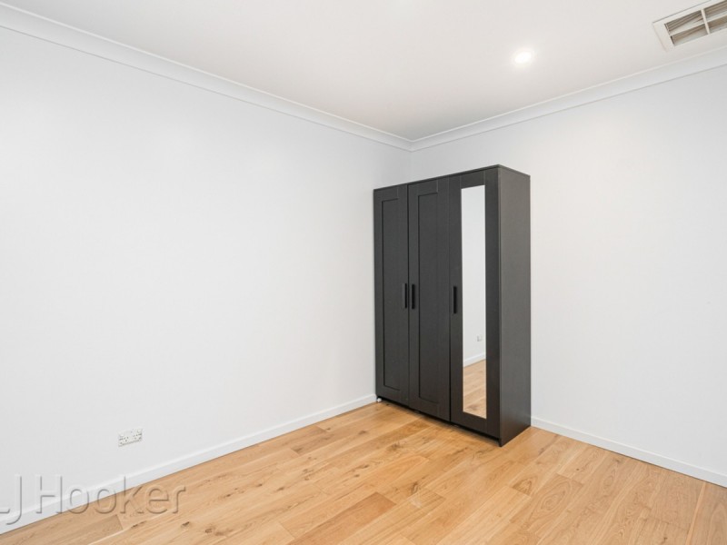 11 Grimbsy Close, Kenwick WA 6107