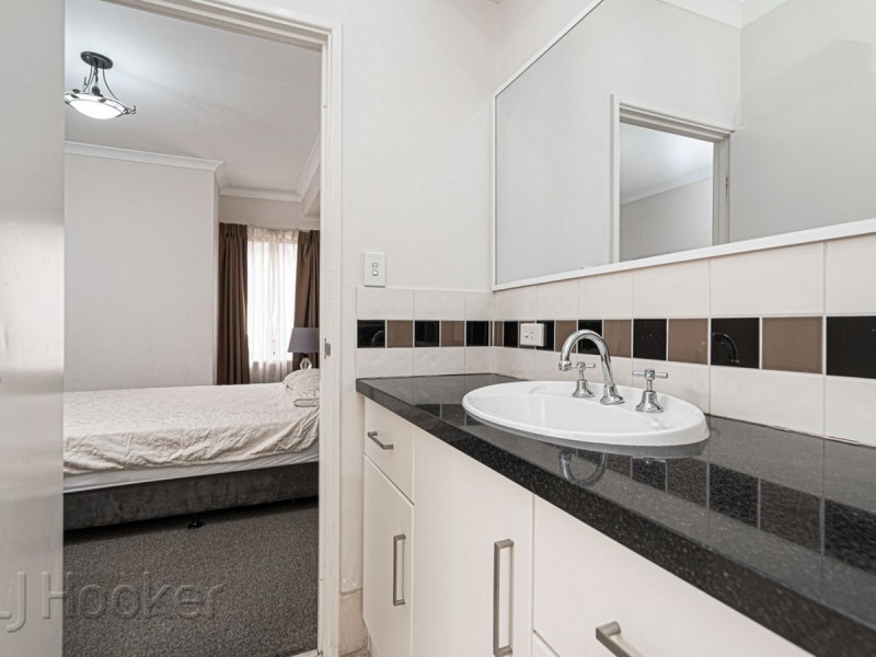 17/11 Regal Place, East Perth WA 6004