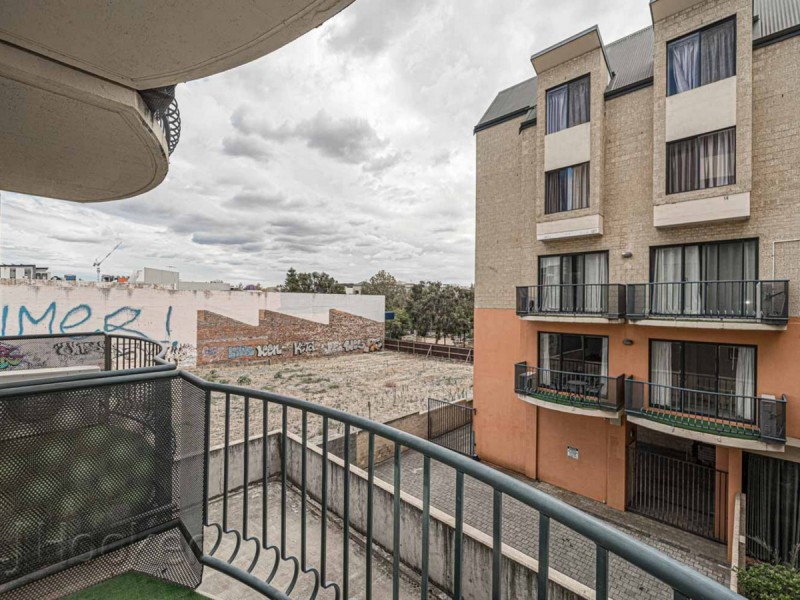 17/11 Regal Place, East Perth WA 6004