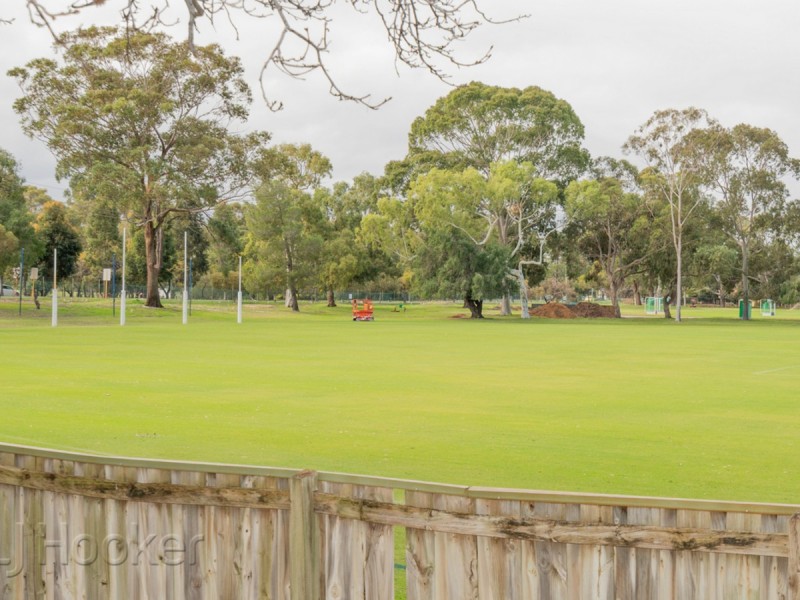 6 Elderfield Road, Waterford WA 6152