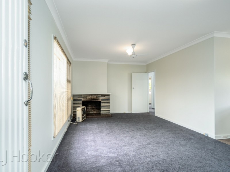 6 Elderfield Road, Waterford WA 6152