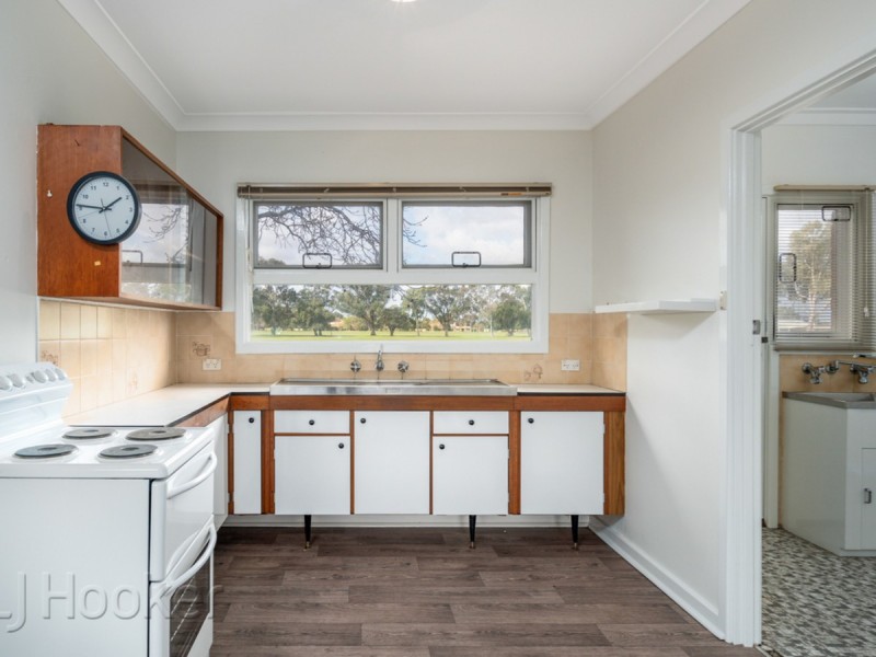 6 Elderfield Road, Waterford WA 6152