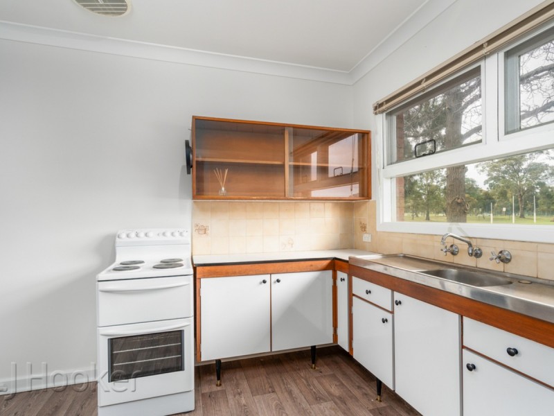 6 Elderfield Road, Waterford WA 6152