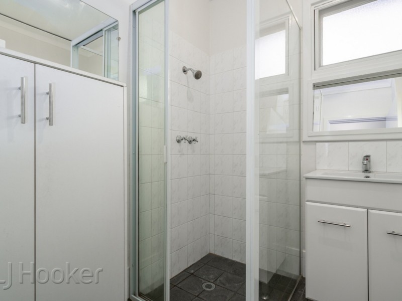 6 Elderfield Road, Waterford WA 6152