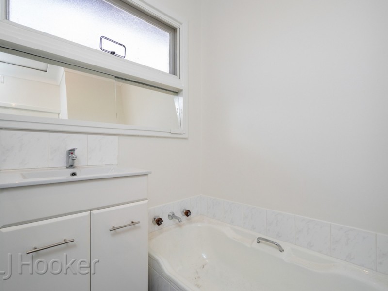 6 Elderfield Road, Waterford WA 6152