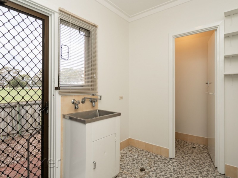 6 Elderfield Road, Waterford WA 6152