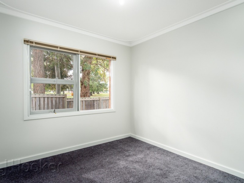 6 Elderfield Road, Waterford WA 6152