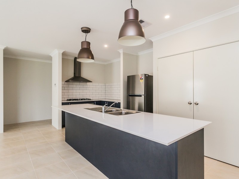 16 Tringa Rise, East Cannington WA 6107