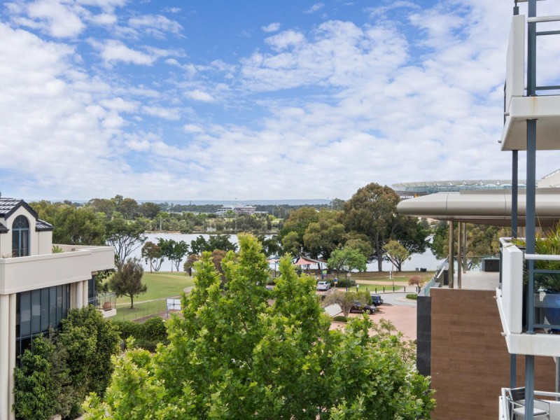 21/1 Henry Lawson Walk, East Perth WA 6004