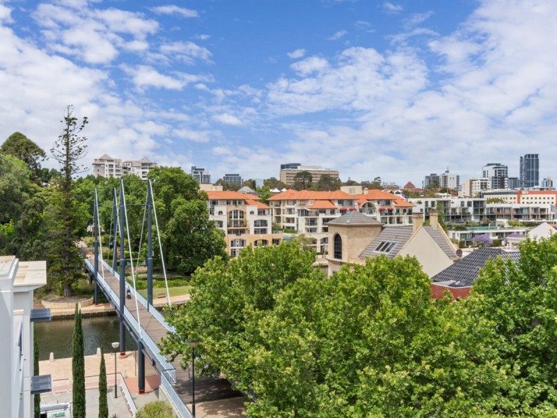 21/1 Henry Lawson Walk, East Perth WA 6004