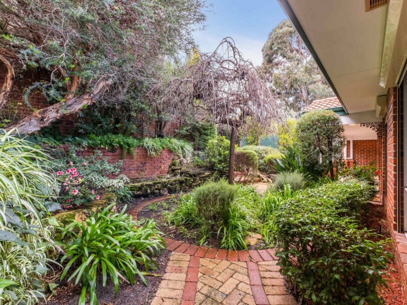 1a Grand Promenade, Bayswater WA 6053