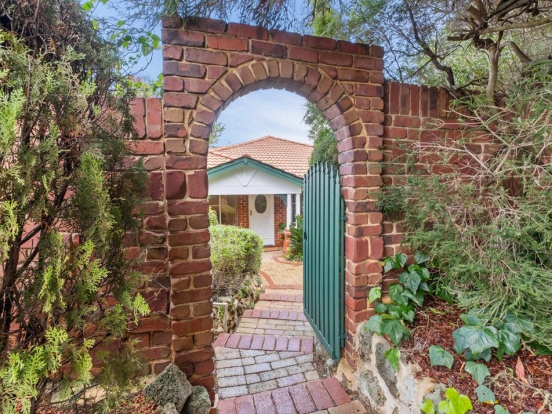 1a Grand Promenade, Bayswater WA 6053