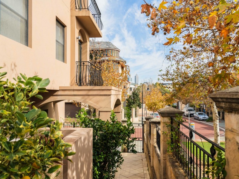 15 Haig Park Circle, East Perth WA 6004