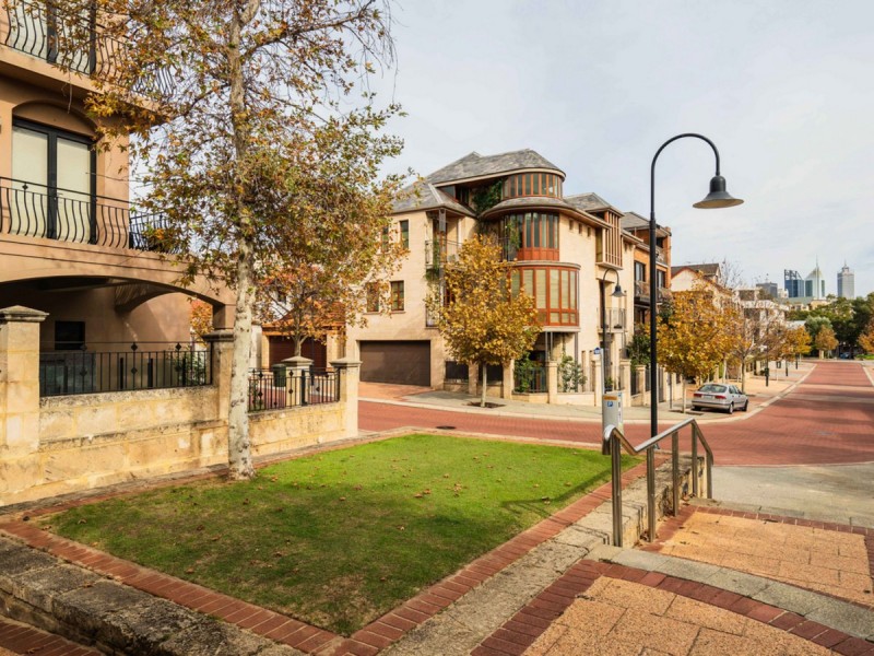 15 Haig Park Circle, East Perth WA 6004