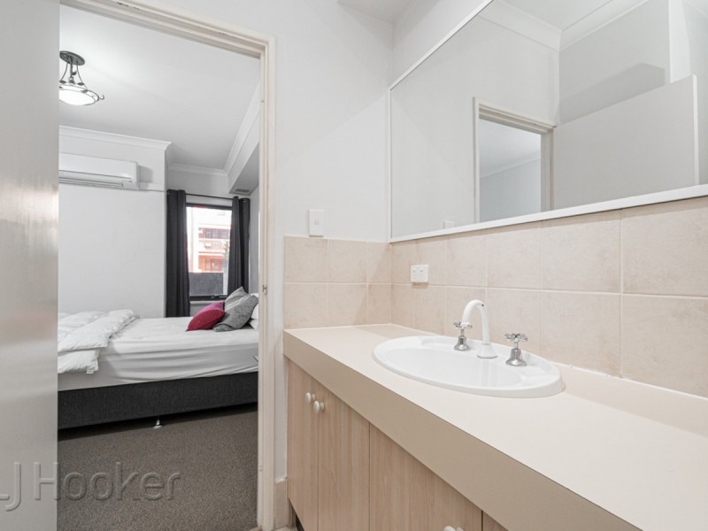 20/11 Regal Place, East Perth WA 6004