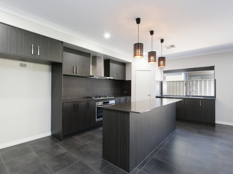 11 Fairweather Drive, Piara Waters WA 6112