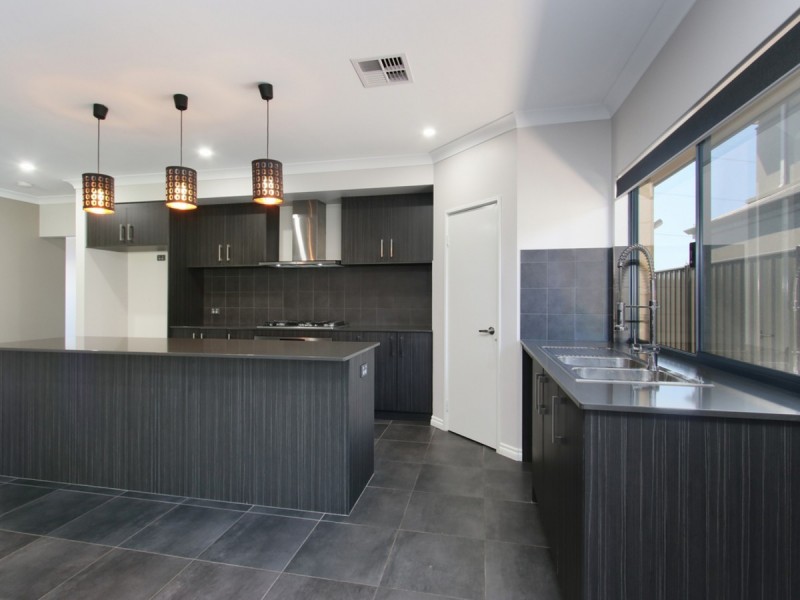 11 Fairweather Drive, Piara Waters WA 6112