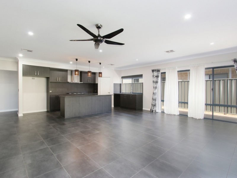 11 Fairweather Drive, Piara Waters WA 6112