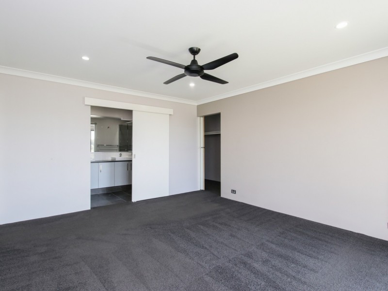 11 Fairweather Drive, Piara Waters WA 6112