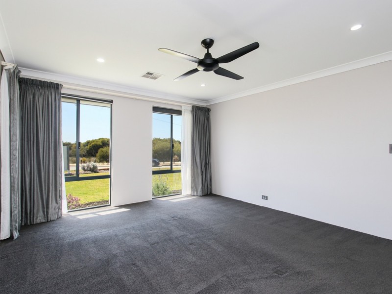 11 Fairweather Drive, Piara Waters WA 6112