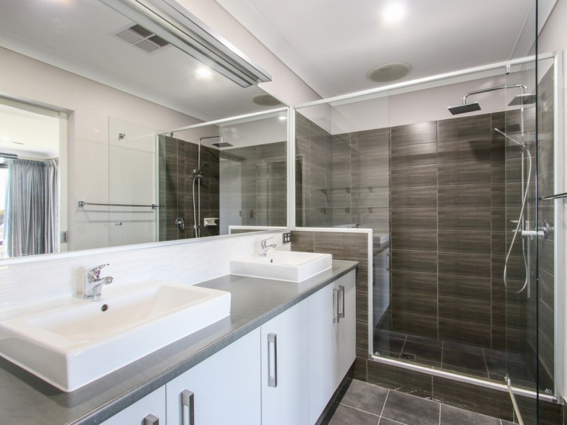 11 Fairweather Drive, Piara Waters WA 6112