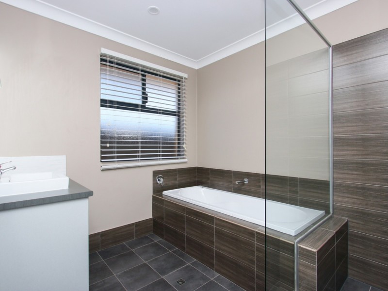 11 Fairweather Drive, Piara Waters WA 6112