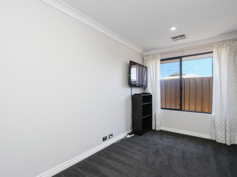 11 Fairweather Drive, Piara Waters WA 6112