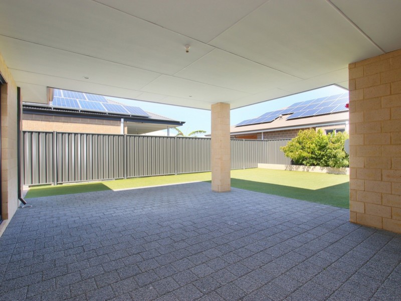 11 Fairweather Drive, Piara Waters WA 6112