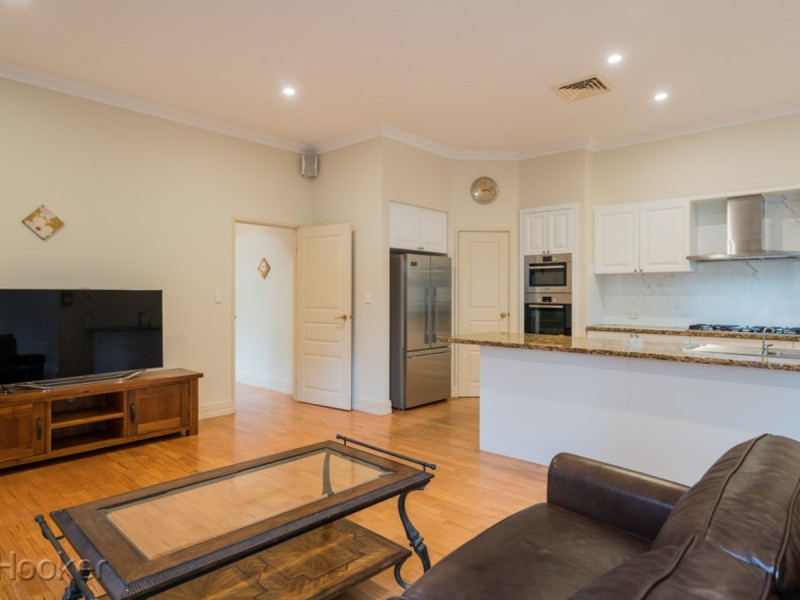 33 Reynolds Road, Applecross WA 6153