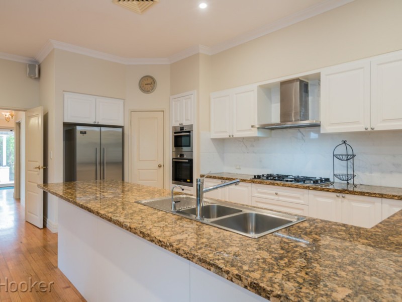 33 Reynolds Road, Applecross WA 6153