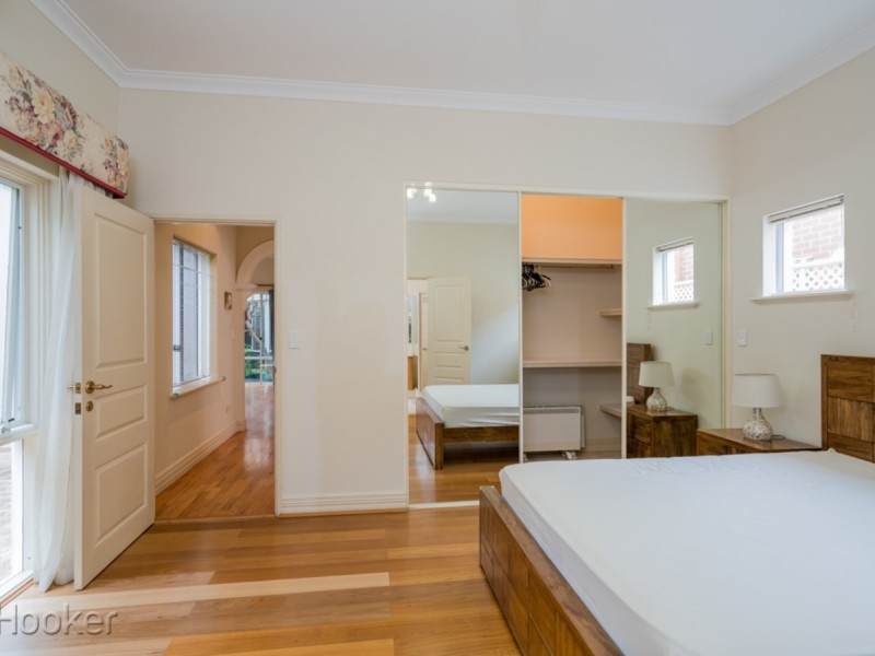 33 Reynolds Road, Applecross WA 6153