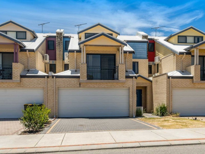 2/67 Aquaviva Circle, Viveash WA 6056
