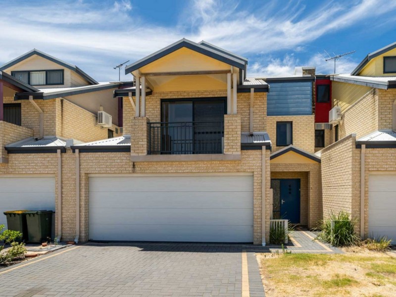 2/67 Aquaviva Circle, Viveash WA 6056