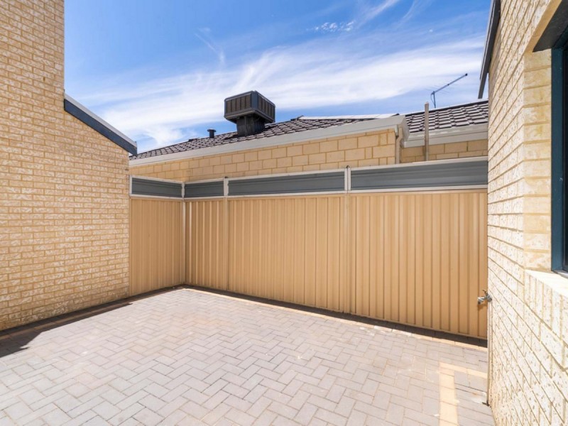 2/67 Aquaviva Circle, Viveash WA 6056