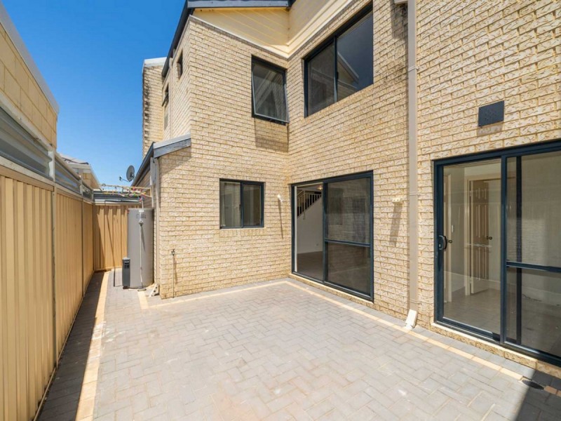 2/67 Aquaviva Circle, Viveash WA 6056
