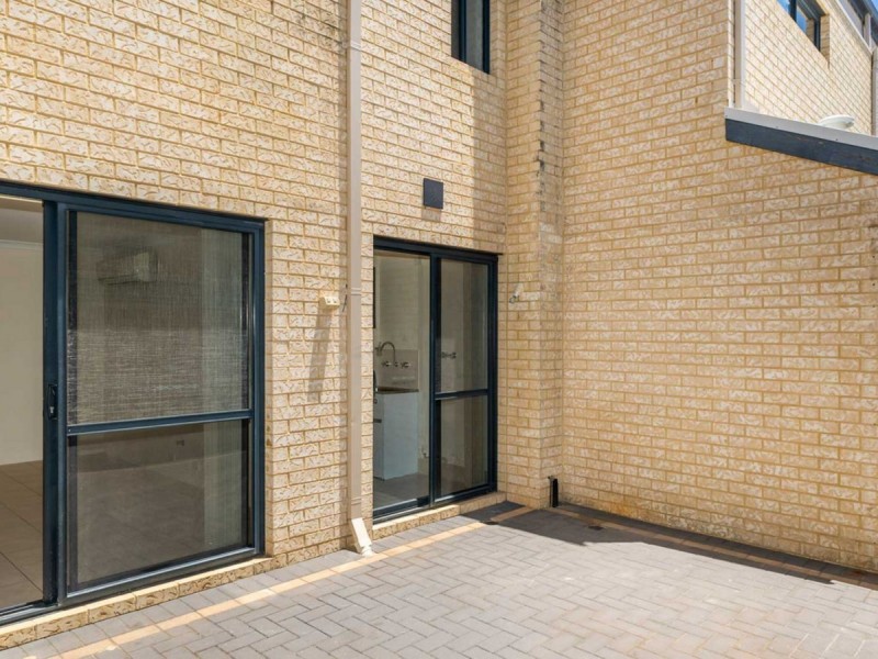 2/67 Aquaviva Circle, Viveash WA 6056