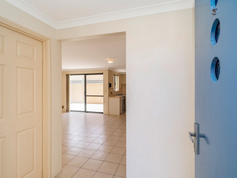 2/67 Aquaviva Circle, Viveash WA 6056