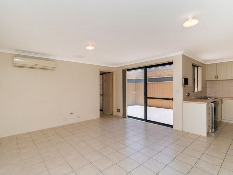 2/67 Aquaviva Circle, Viveash WA 6056