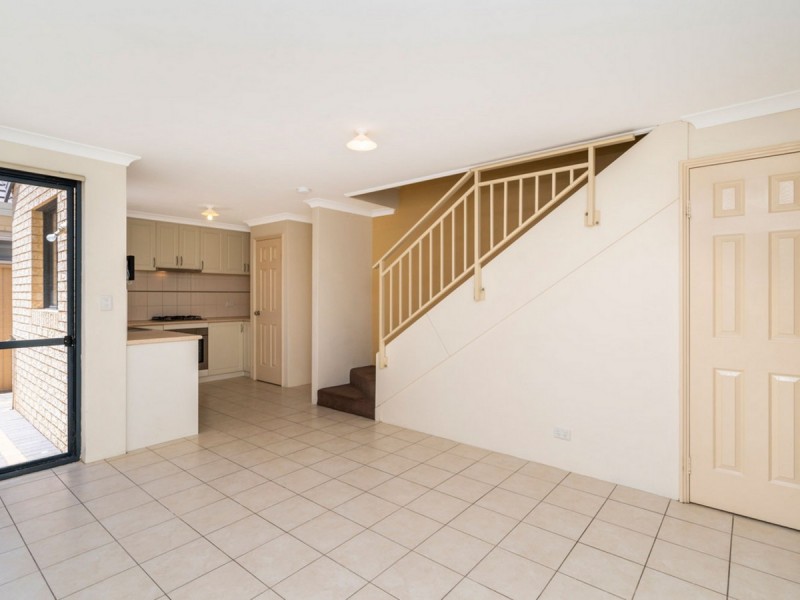 2/67 Aquaviva Circle, Viveash WA 6056