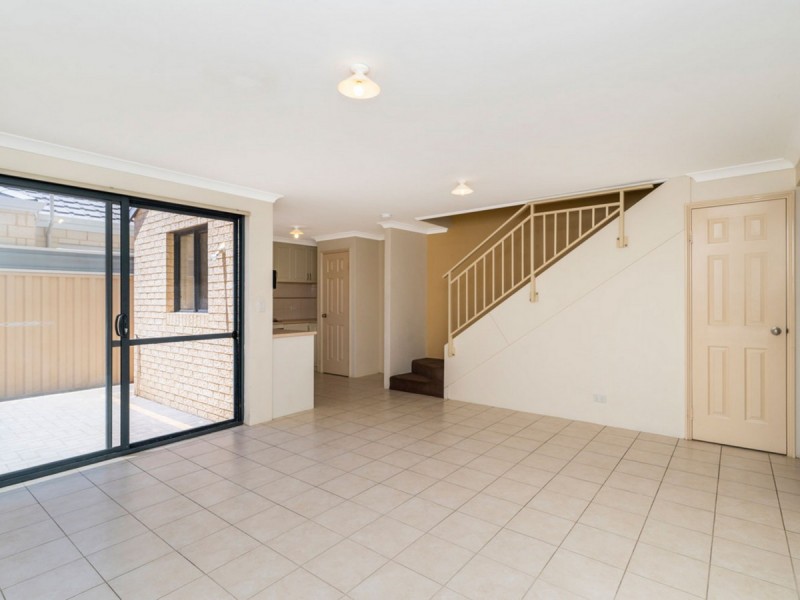 2/67 Aquaviva Circle, Viveash WA 6056