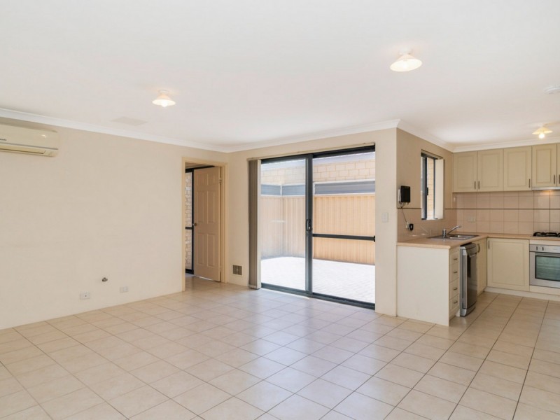 2/67 Aquaviva Circle, Viveash WA 6056