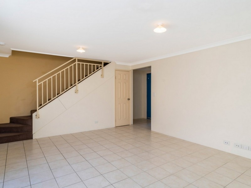2/67 Aquaviva Circle, Viveash WA 6056