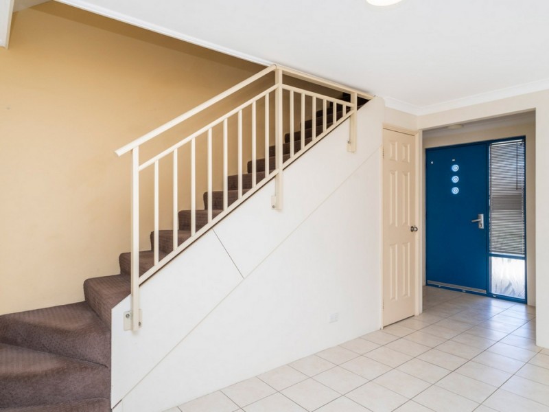2/67 Aquaviva Circle, Viveash WA 6056