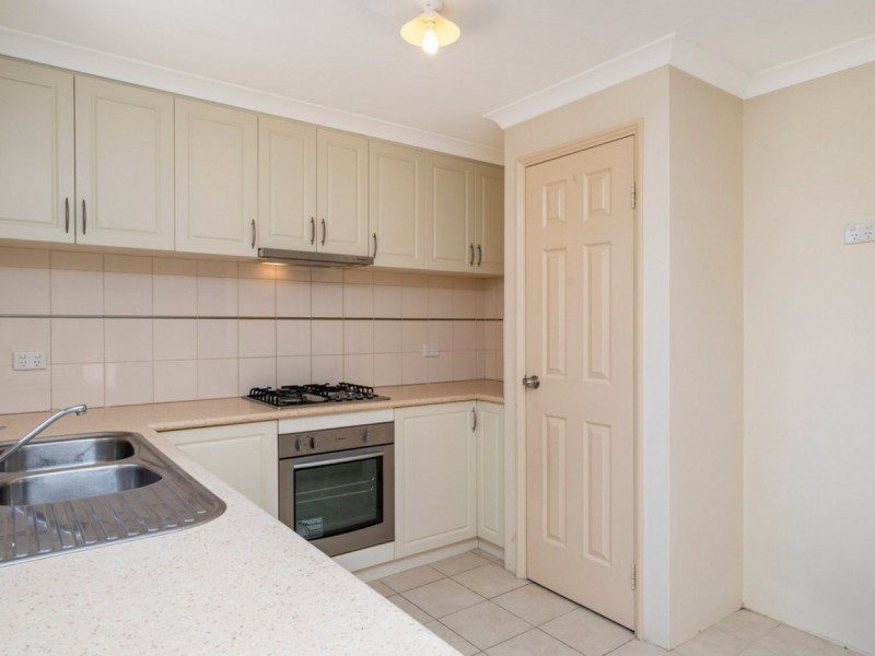 2/67 Aquaviva Circle, Viveash WA 6056